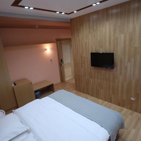 Elite Hotel โปกราเดซ ภายนอก รูปภาพ