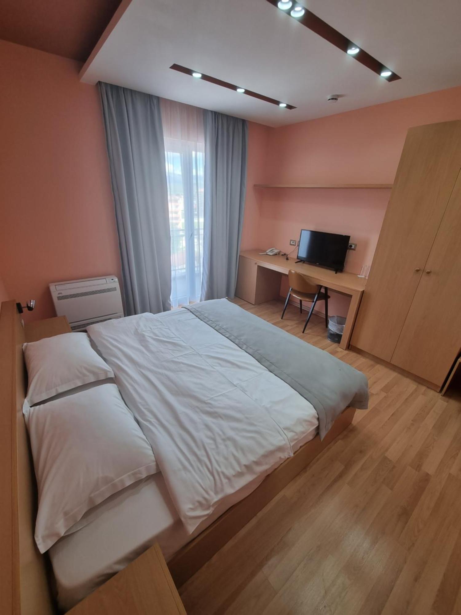 Elite Hotel โปกราเดซ ห้อง รูปภาพ