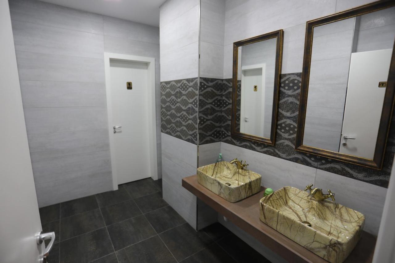 Elite Hotel โปกราเดซ ภายนอก รูปภาพ