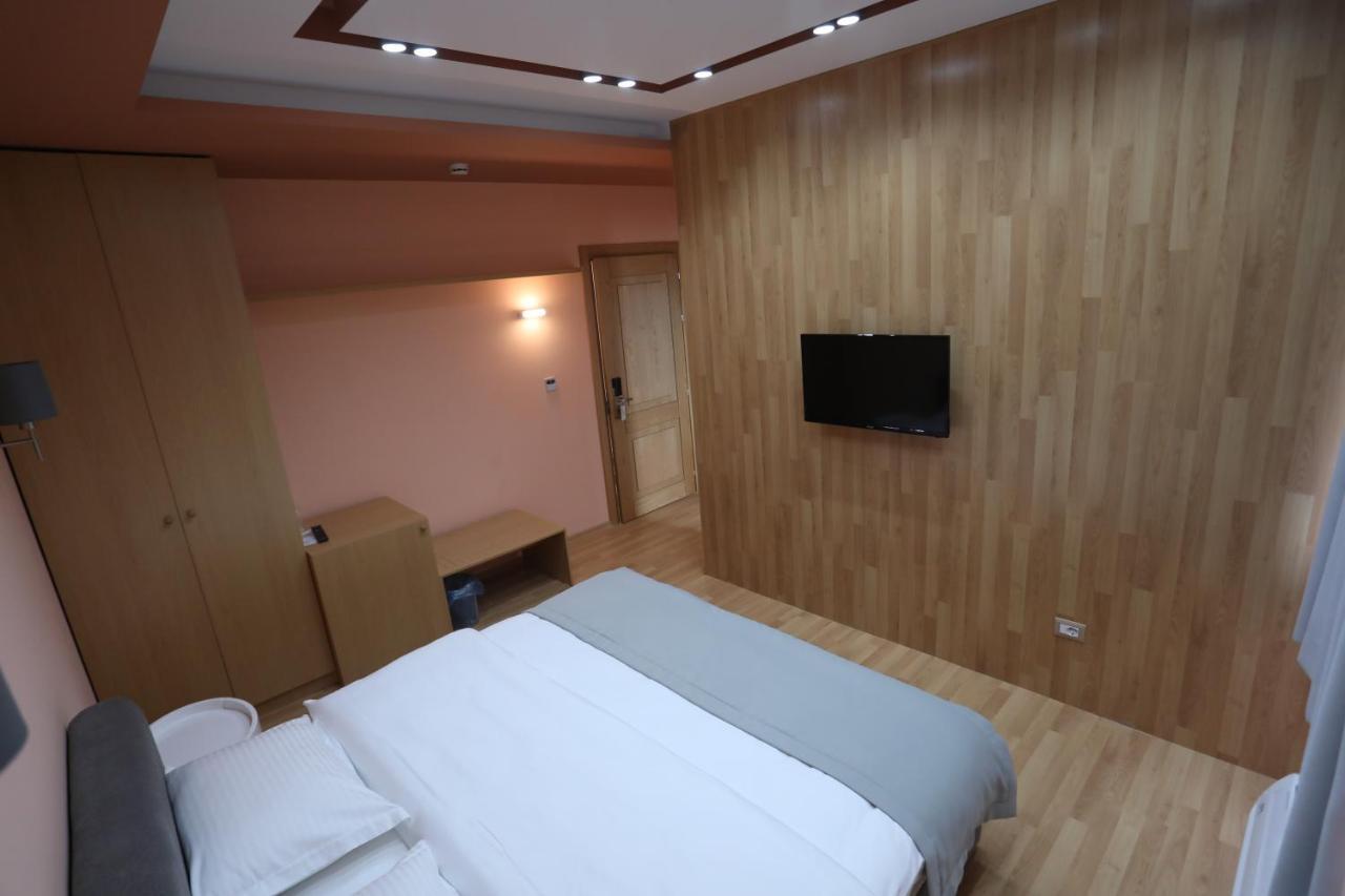 Elite Hotel โปกราเดซ ภายนอก รูปภาพ