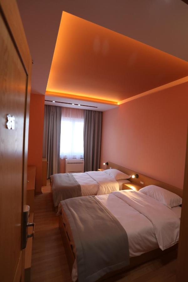 Elite Hotel โปกราเดซ ภายนอก รูปภาพ